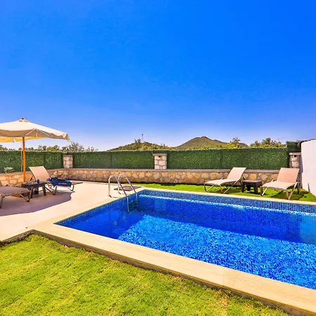 W Pool Garden 10 Min To In Willa